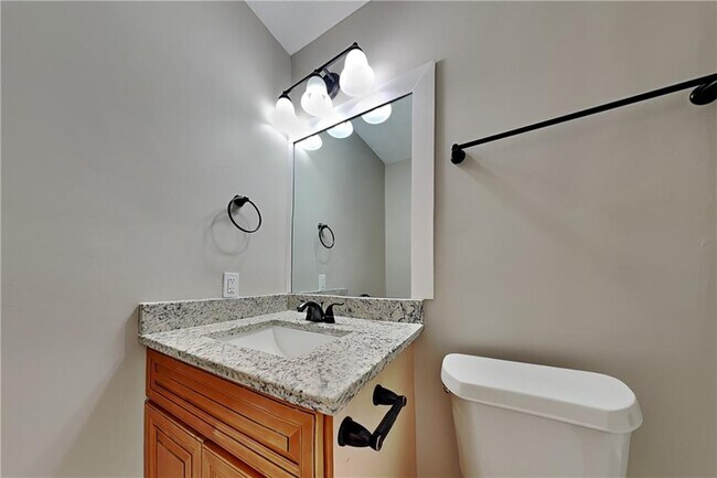 Building Photo - 2513 Mistletoe Ln SW