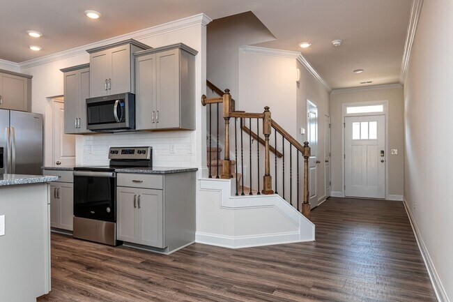 Building Photo - AVAILABLE NOW, Beautiful Greer home! PRICE REDUCTION, OFFERING ONE FULL MONTH RENT FREE!!
