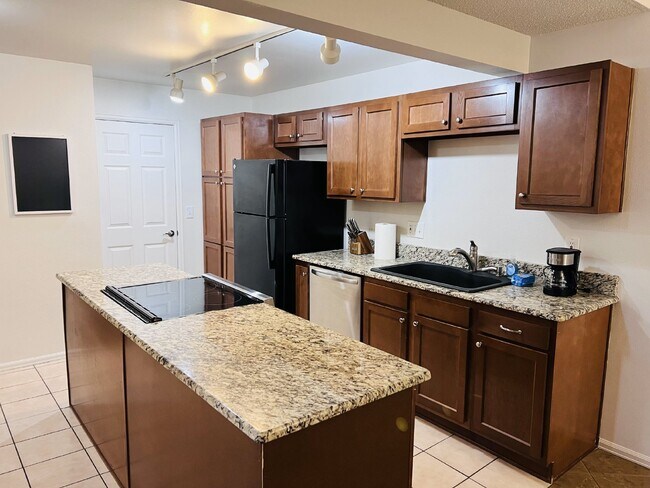 Building Photo - FULLY FURNISHED + ALL UTILITIES INCLUDED!