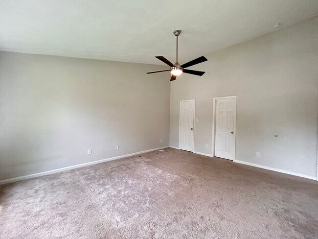 Building Photo - Spacious & Updated 4-Bedroom Gem in the He...