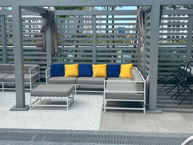 Building Photo - 17550 Collins Ave
