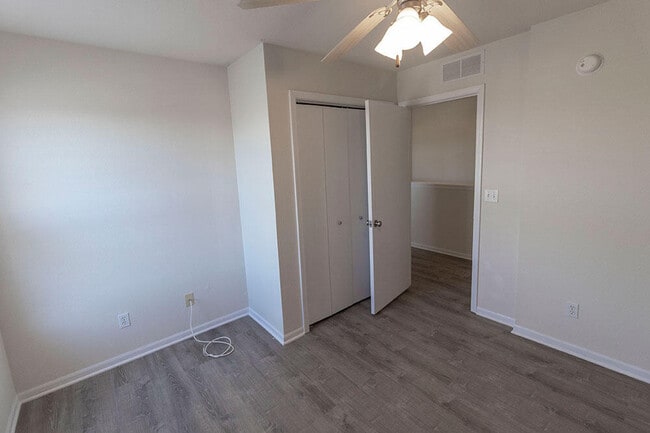 Building Photo - 5000 Derby Ridge Dr