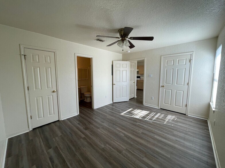 Building Photo - 1606 Dugger Cir