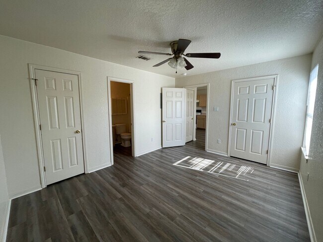 Building Photo - 1606 Dugger Cir