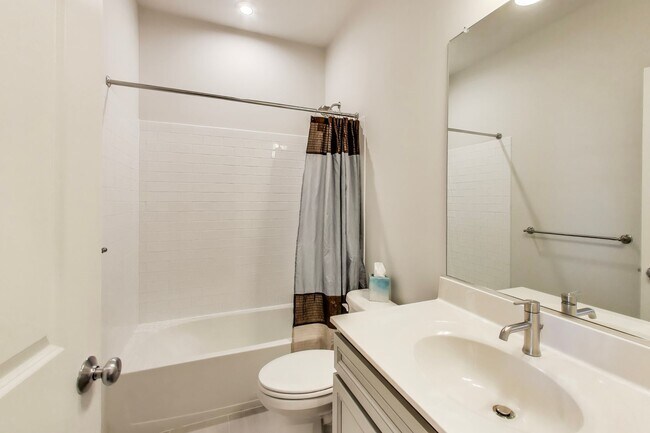 Building Photo - Stunning Contemporary Townhome - 4 Bedroom...