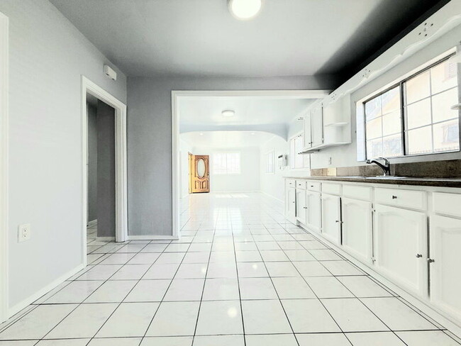 Building Photo - 2515 Illinois Ave