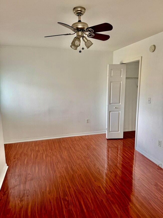 Building Photo - 2475 NW 16th St Rd