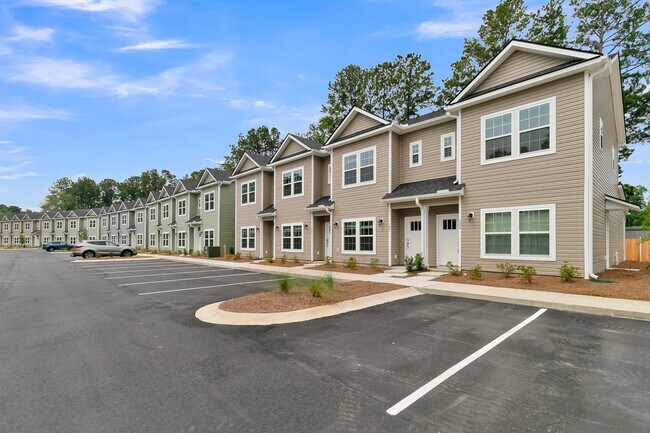 Building Photo - 502 Twin Rivers Dr