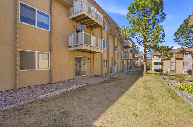 Building Photo - $1,195.95 - 1 Bed, 1 Bath Condo in Denver with Outdoor Patio Space