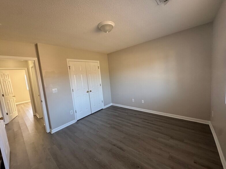 Building Photo - 2467 Stratford Lake Rd