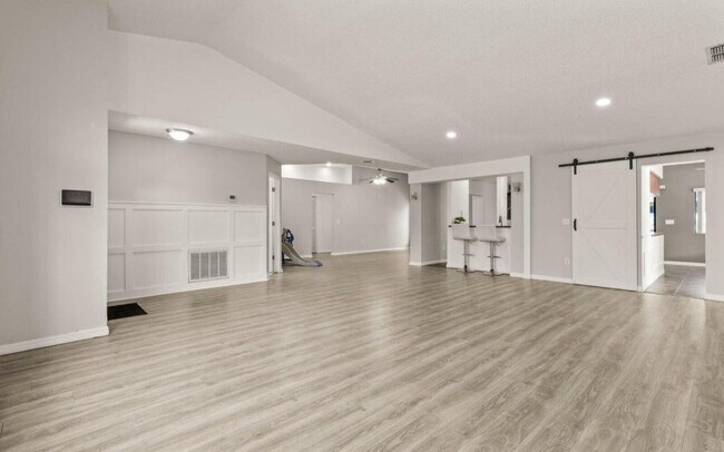 Building Photo - 4405 Plumosa St