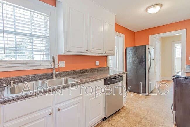 Building Photo - 14 Skyland Dr