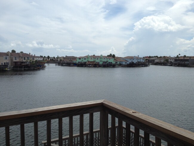 Building Photo - PADRE ISLAND HOME - EXTRA WIDE CANAL!