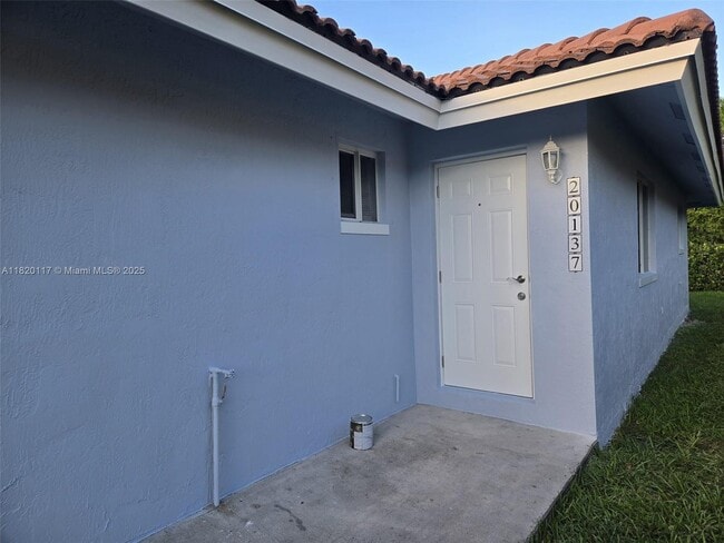 Building Photo - 20137 SW 88th Ct
