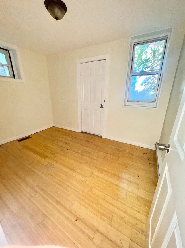 Building Photo - 5019 Walnut St