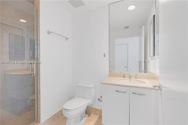 Building Photo - 21200 NE 38th Ave