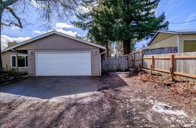 Building Photo - 1420 Cunningham Ln S