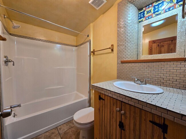 Building Photo - 941 Agua Fria St