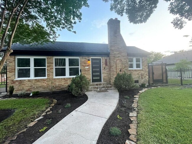 Primary Photo - 3020 Arbor St