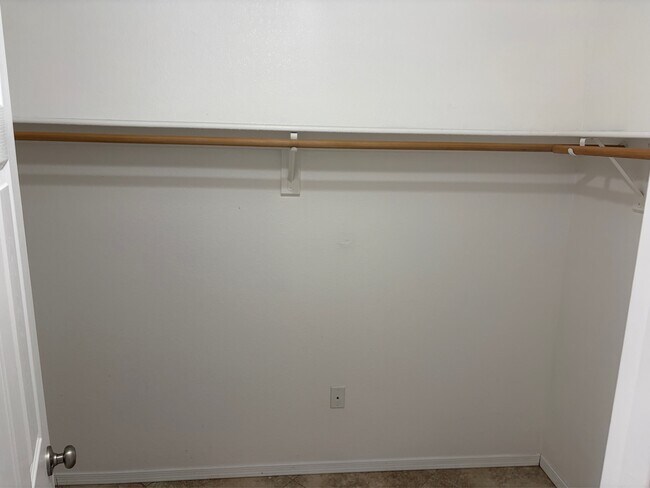 Building Photo - 817 E Yuma Ave