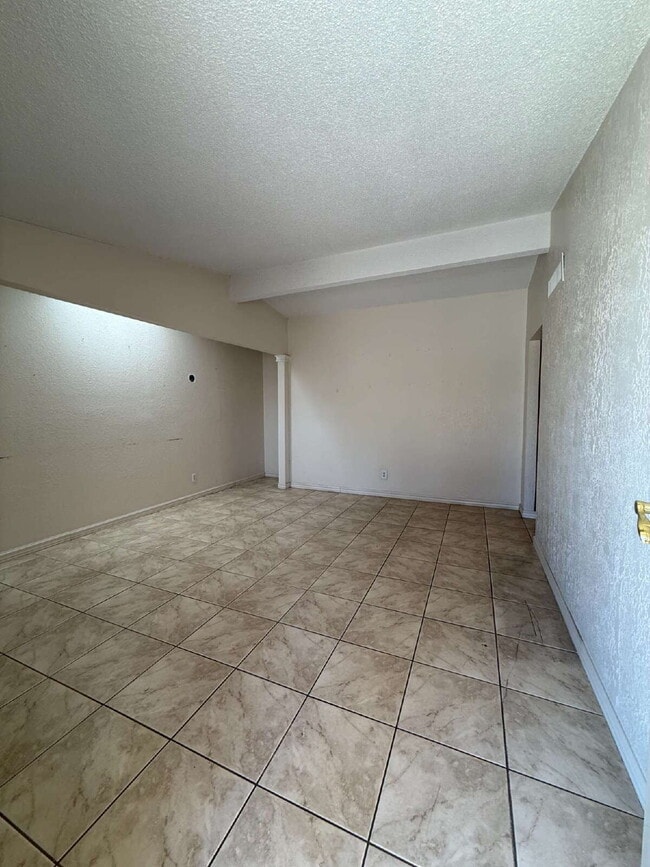 Building Photo - 10449 Chinaberry Dr