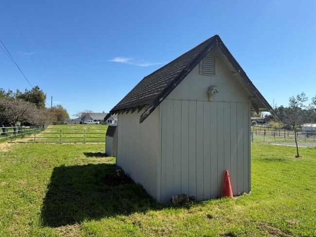 Building Photo - Unique 2 Bedroom Country Property Vacaville *Star Rentals