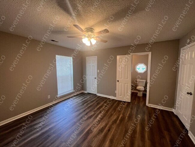 Building Photo - 3985 Fernway Dr