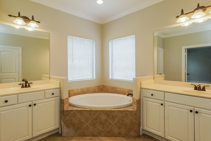 Building Photo - 5509 Timber Leaf Trail