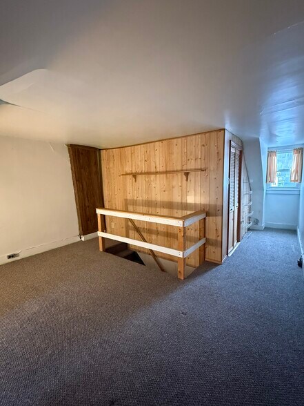 Building Photo - 1314 E Centre St