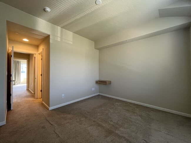 Building Photo - Spacious Bull Mountain Townhome Featuring Two Ensuite Bedrooms, Attached Garage & Modern Finishes &