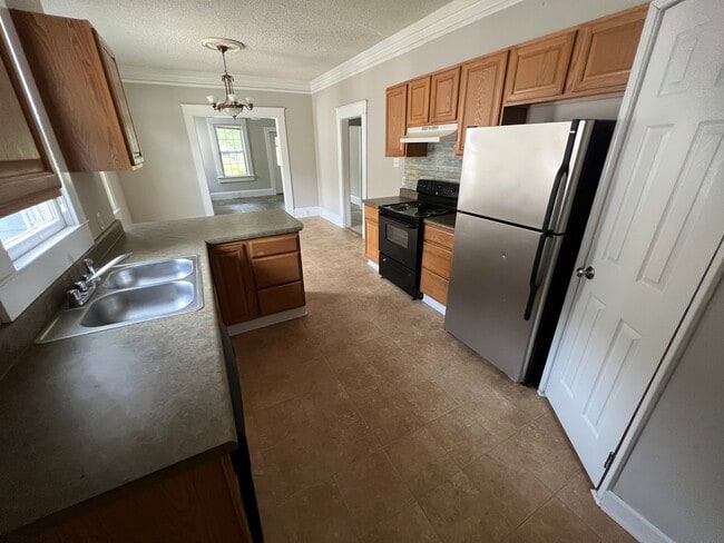 Building Photo - 319 S Hampton Dr