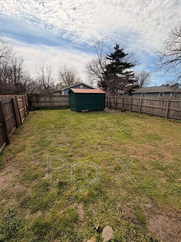 Building Photo - 408 E 41st St