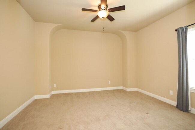 Building Photo - 11002 Upland Forest Dr