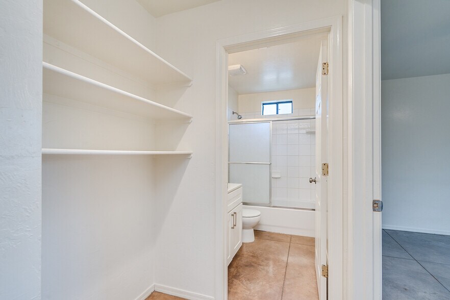 Hallway leading to bathroom 1 - 3138 E Adams St