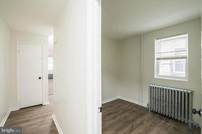 Building Photo - 1902 S 5th St