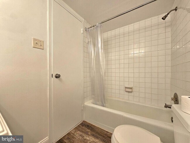 Building Photo - 2059 Huntington Ave