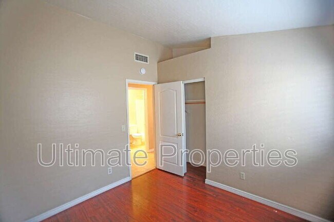 Building Photo - 5620 S 41st Pl