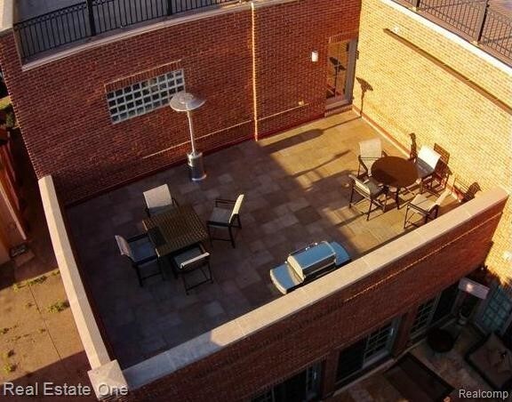 Building Photo - 202 Walnut Blvd