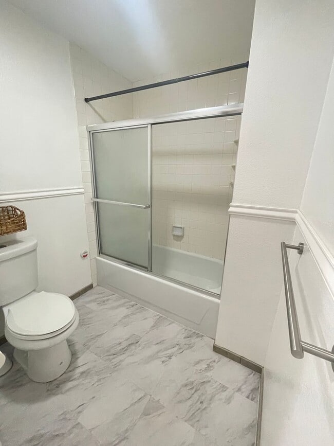 Building Photo - Super cute 1 bdrm in the heart of UTC