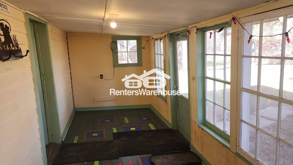 Building Photo - 1134 Rustic Rd 4