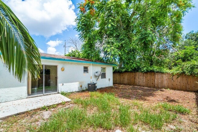 Building Photo - 4758 Gulfstream Rd