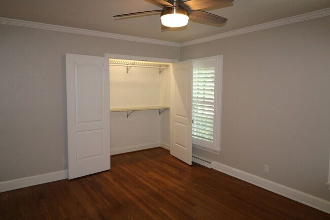 Building Photo - 2833 Wesleyan Ln