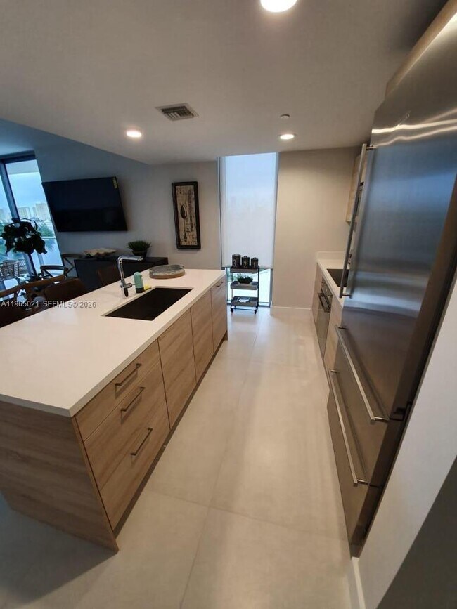 Building Photo - 16385 Biscayne Blvd