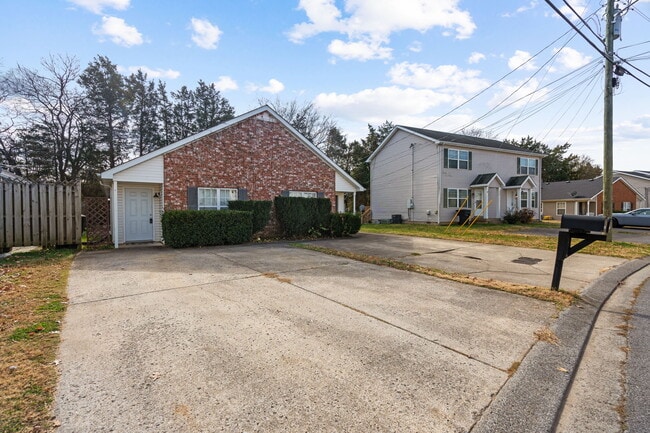 Building Photo - 1576 Chariot Dr