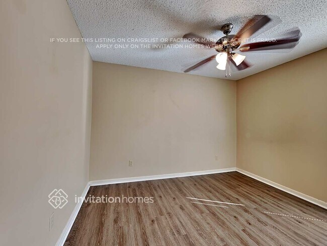 Building Photo - 525 E Jay Ct