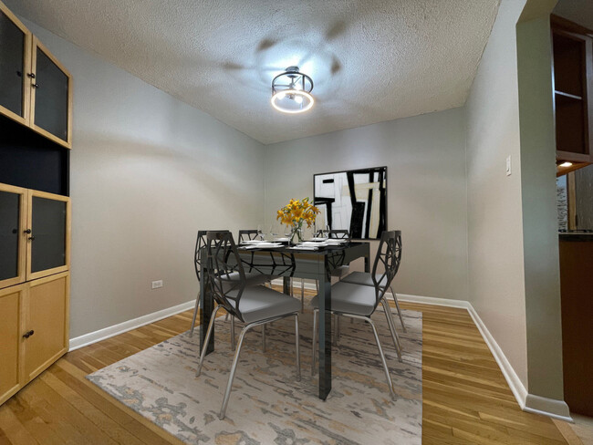 Building Photo - 8856 Northshore Dr