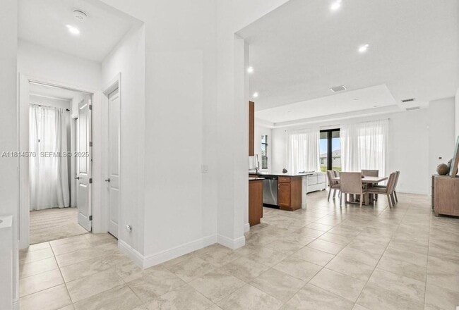 Building Photo - 11356 SW Pietra Wy