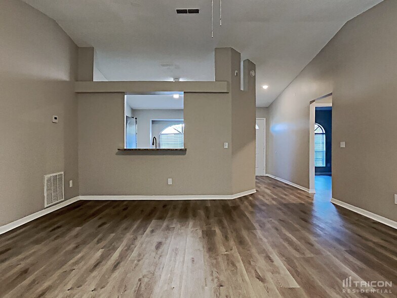 Building Photo - 461 Taylorville St