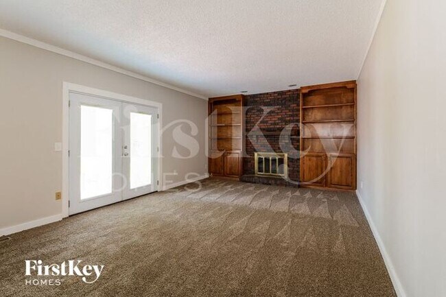 Building Photo - 15 Parkwood Dr