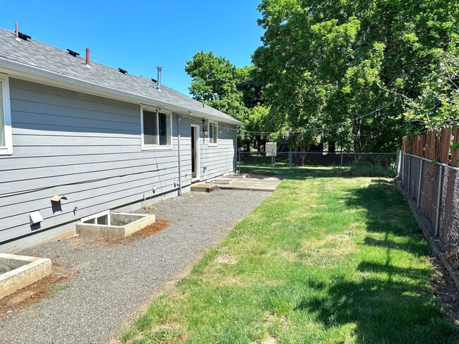 Building Photo - University Park Home with Finished Basemen...
